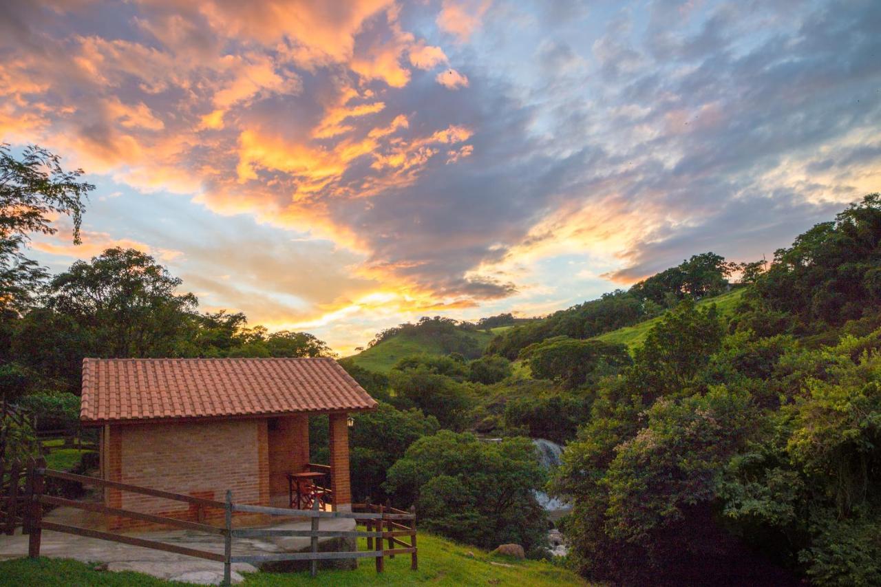 Chalés Pedacim du Céu Bueno Brandão Esterno foto